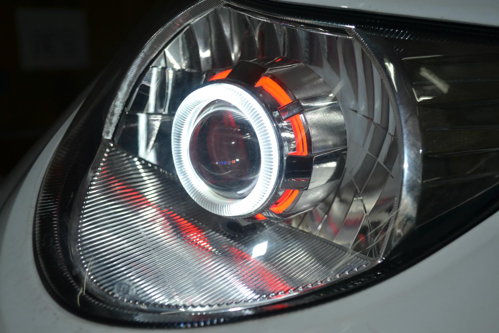 What Causes Headlights to Get Moisture?