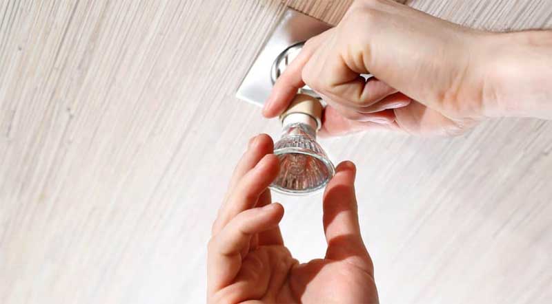 Halogen lightbulb sales to be banned in UK under climate change plans